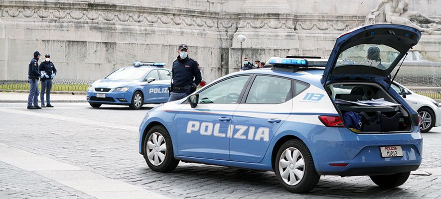 Pattuglia della Polizia per furto ad anziani a Roma