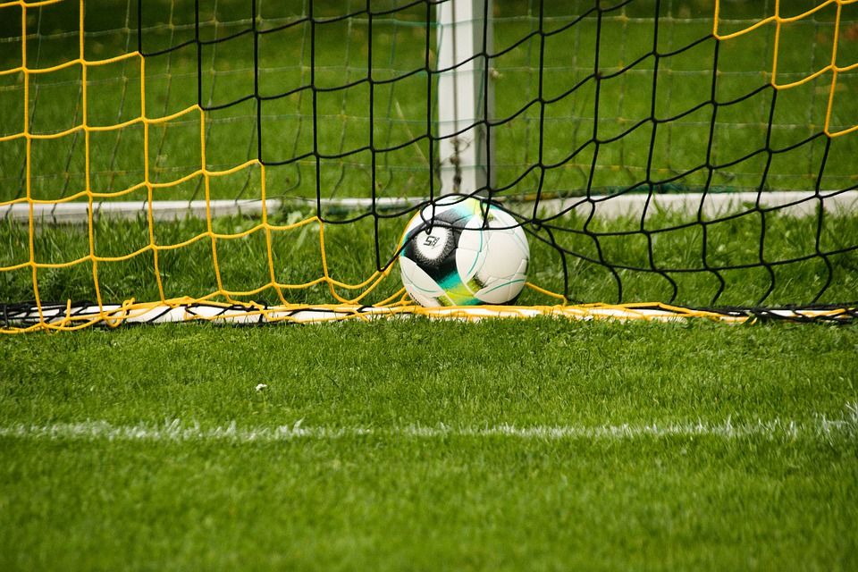 pallone in rete gol - pallone - calcio