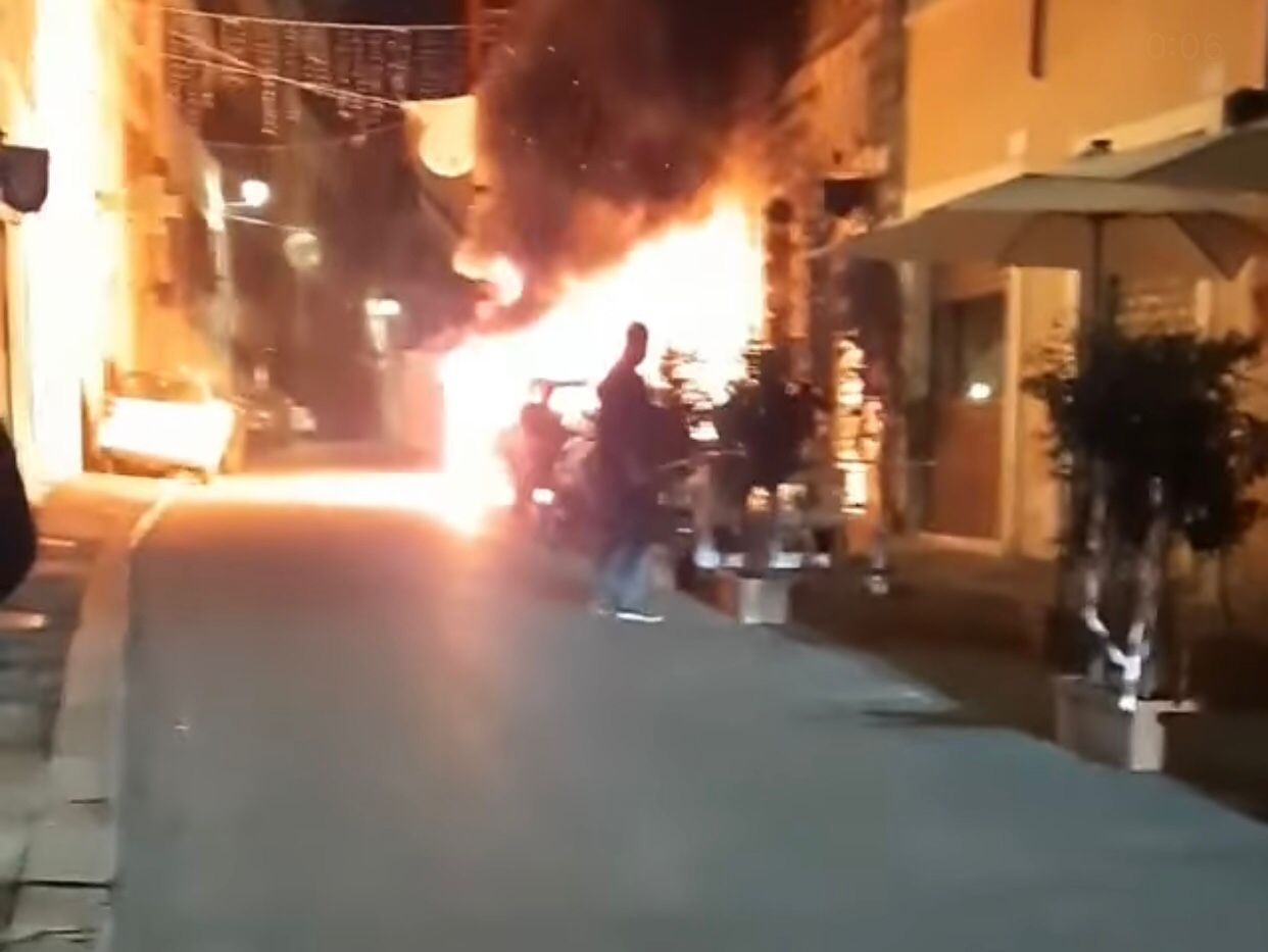 Incendio via dei Banchi Vecchi Roma