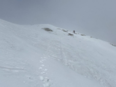 Bloccati nella neve a 2000 metri di quota durante un'escursione