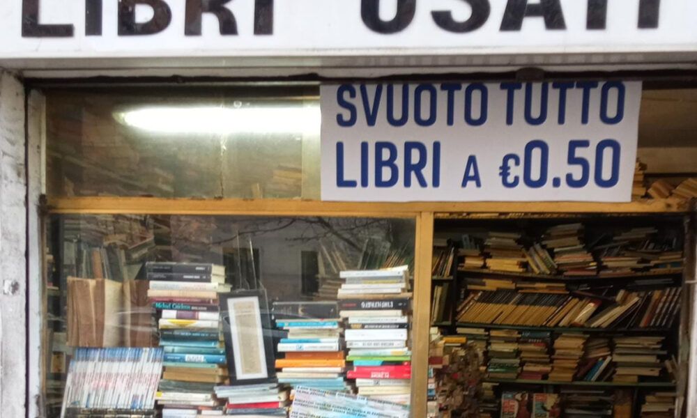 chiude negozio libri usati roma