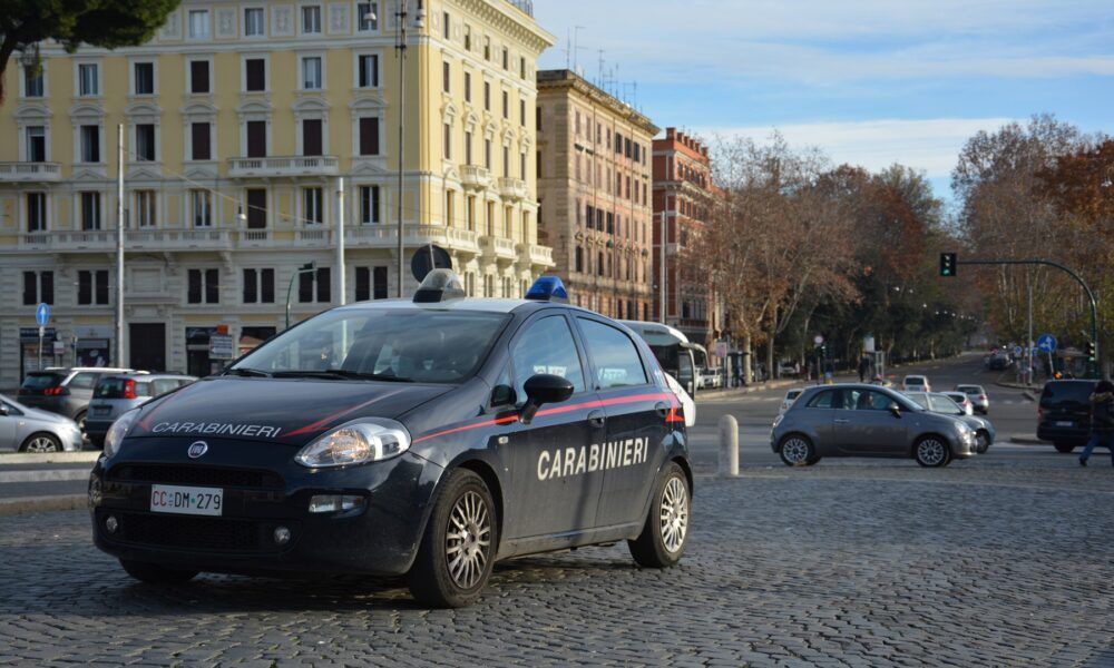 carabinieri intervenuti per la rapina all'esquilino