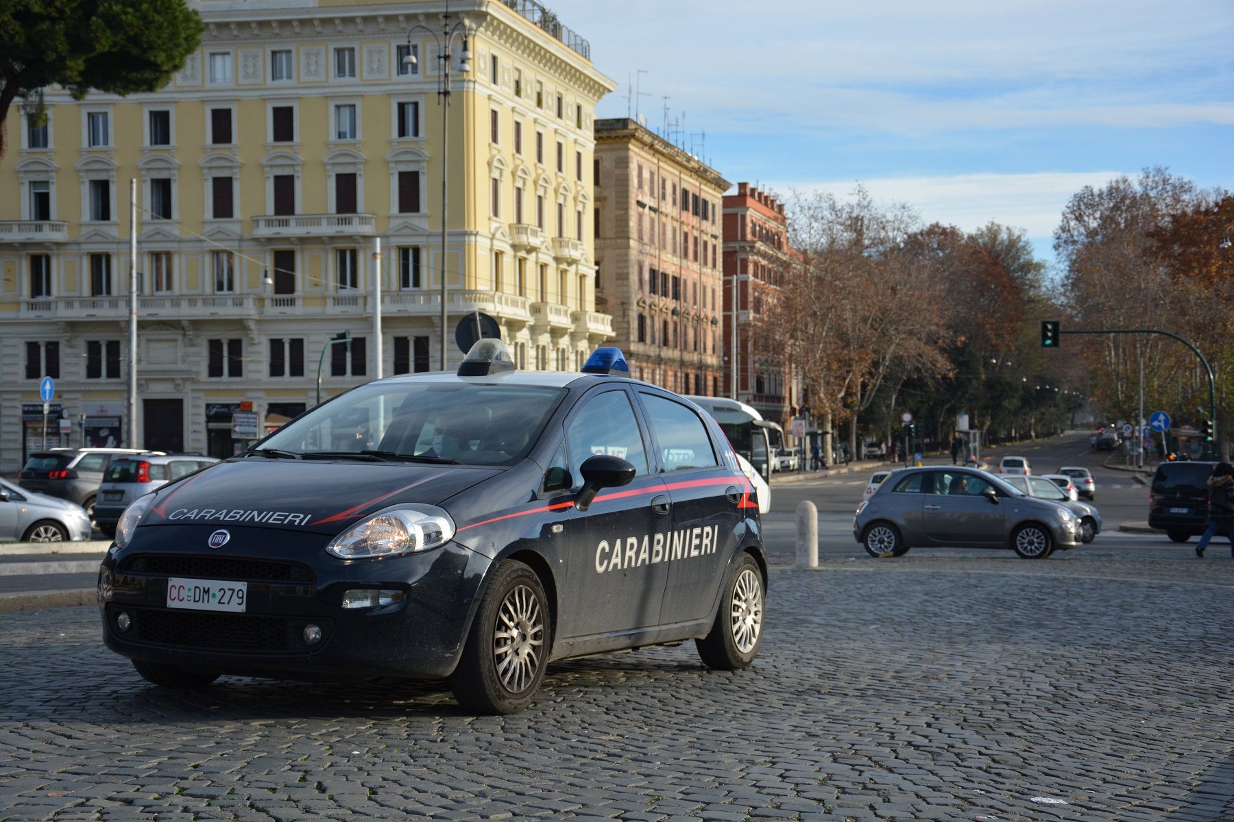 carabinieri intervenuti per la rapina all'esquilino