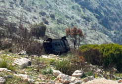 Precipita in un dirupo con l'auto e si ribalta: muore sul colpo tra le lamiere