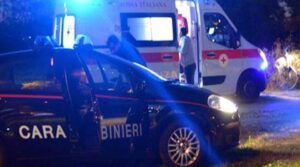 Carabinieri e Ambulanza dove è stato pugnalato l'uomo a Centocelle