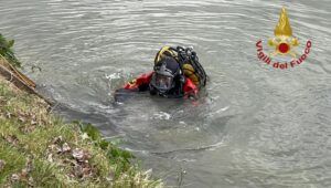 Precipita con l'auto nel Tevere: 47enne muore annegato