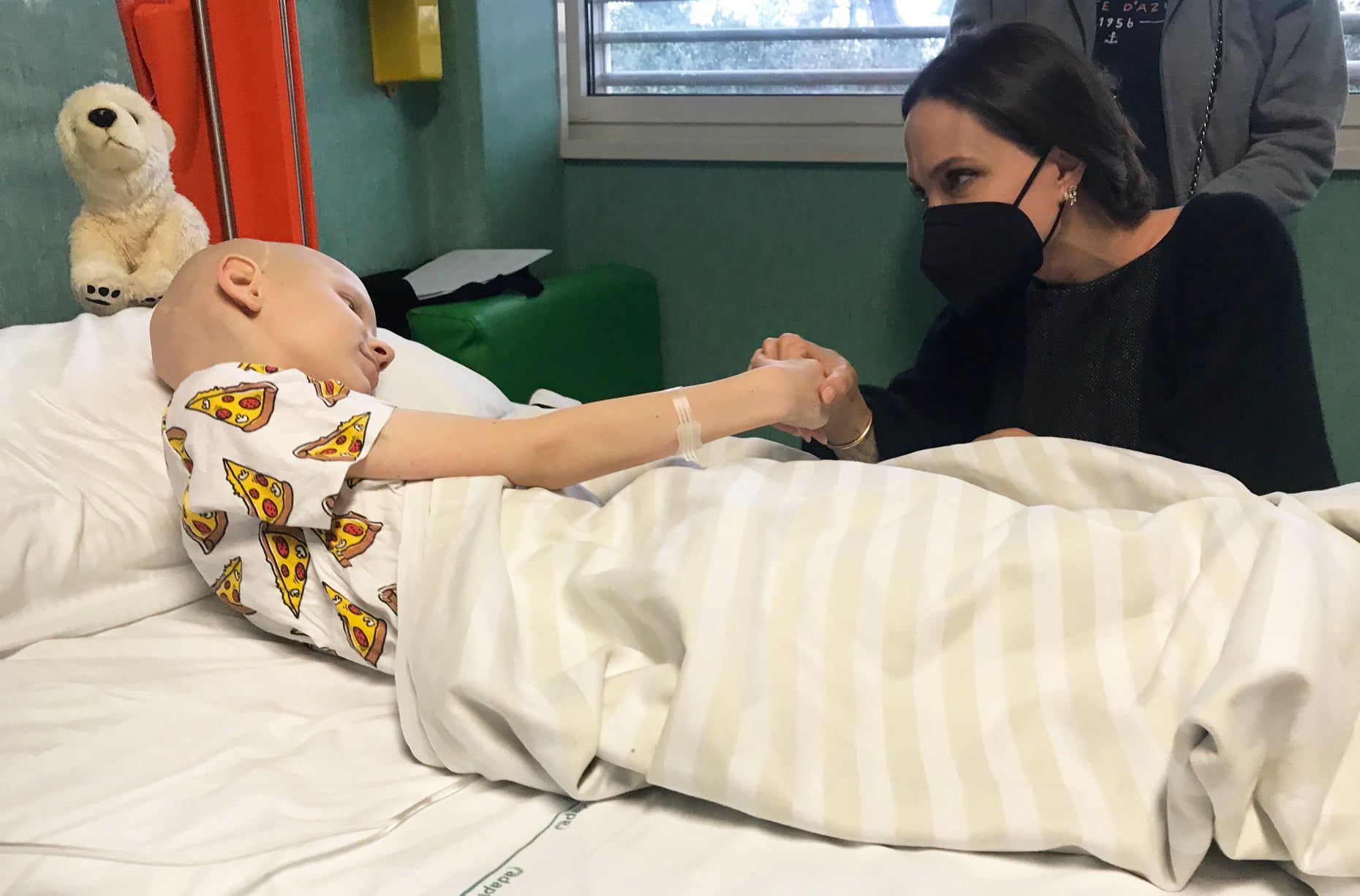 Angelina Jolie in visita all'Ospedale Bambino Gesù di Roma