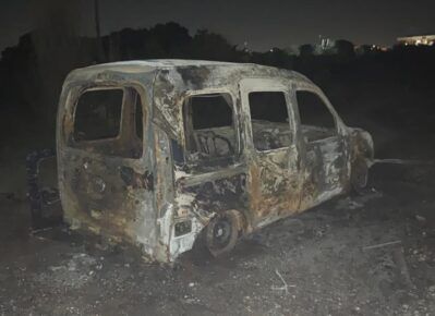 auto bruciata Ardea