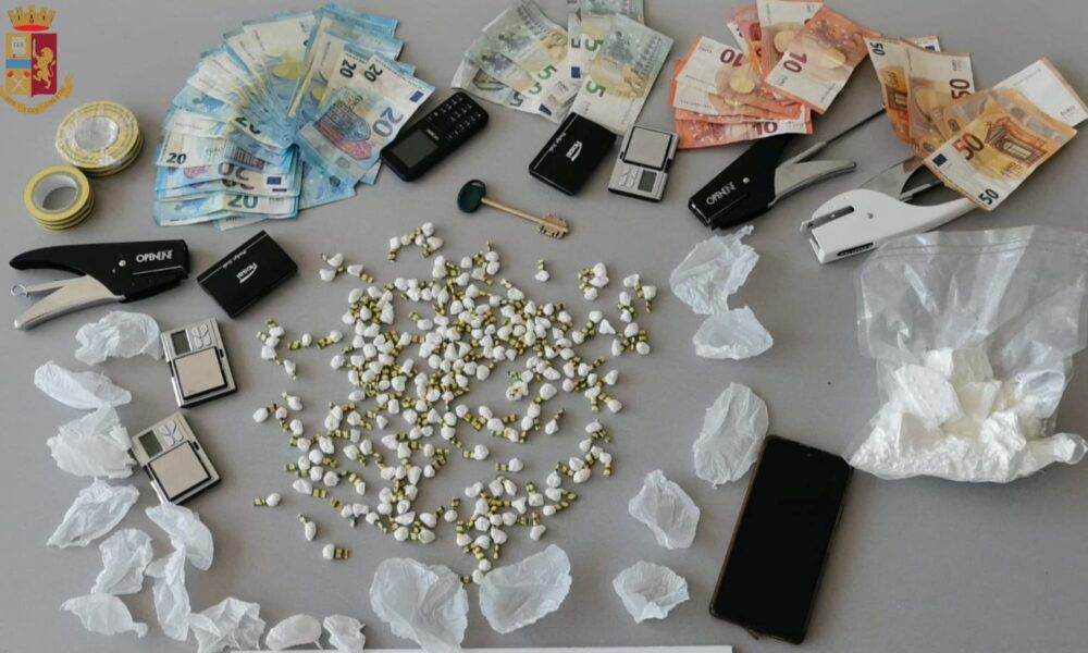 Roma Lotta Allo Spaccio Arrestate Dalla Polizia 24 Persone E 
