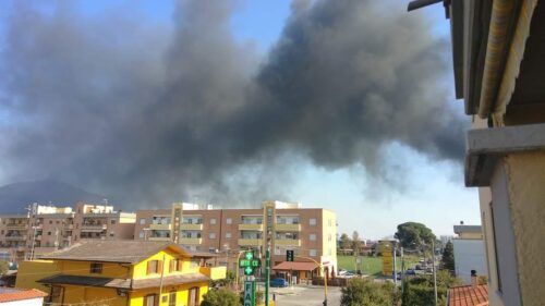 incendio stabilimento Latna Scalo