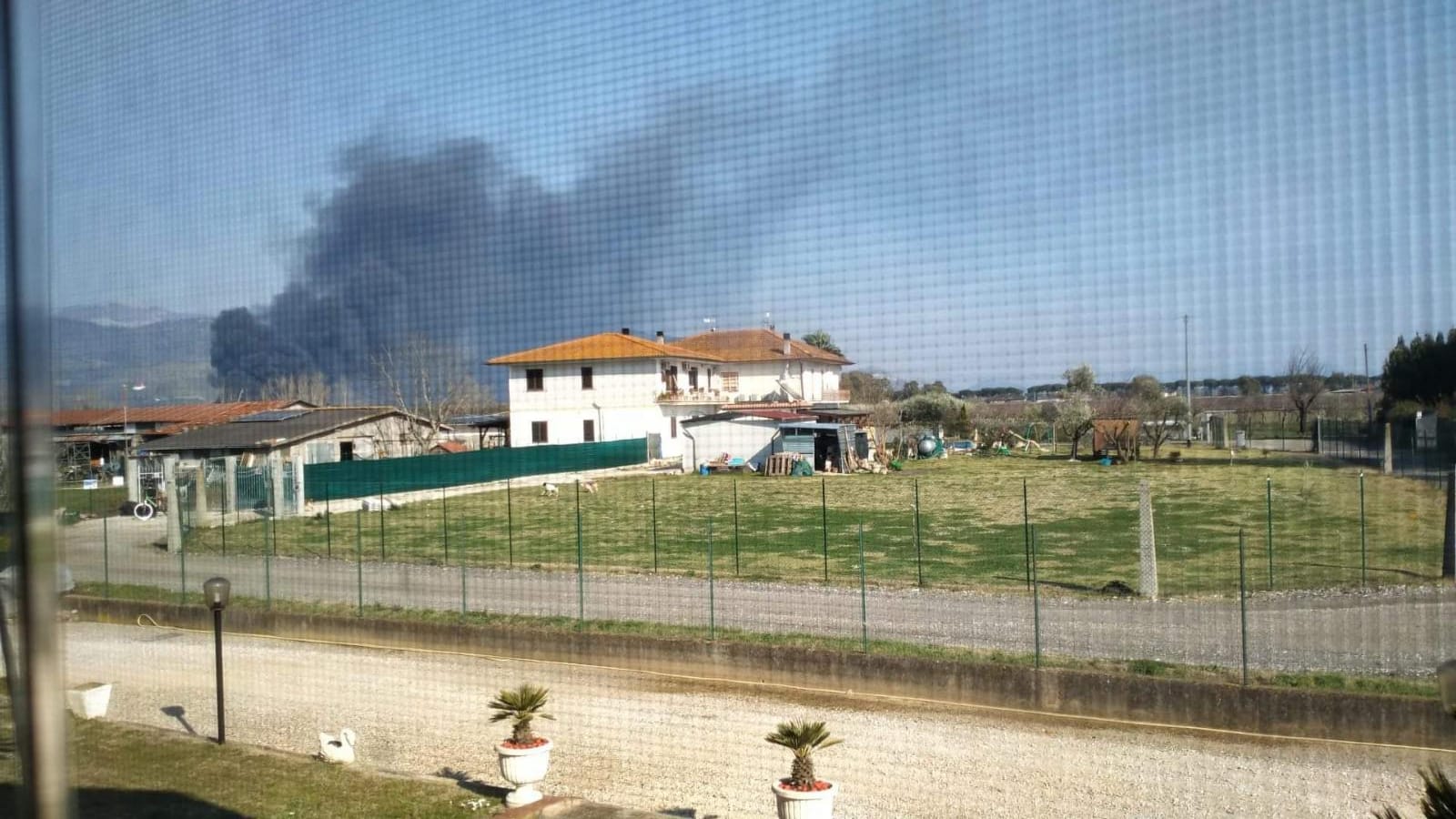 incendio stabilimento Latina Scalo