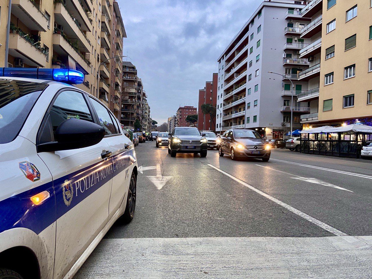 Sequestrati in un'operazione congiunta della Polizia Locale 145mila articoli elettrici non conformi trovati dentro un capannone