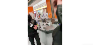 Rissa al supermercato: ''Ti apro la testa e ti ammazzo'', guardia giurata aggredisce sindacalista alla cassa