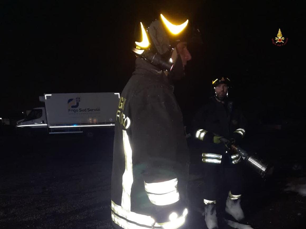 intervento Vigili del Fuoco per incendio furgoni frigorifero a Ciampino