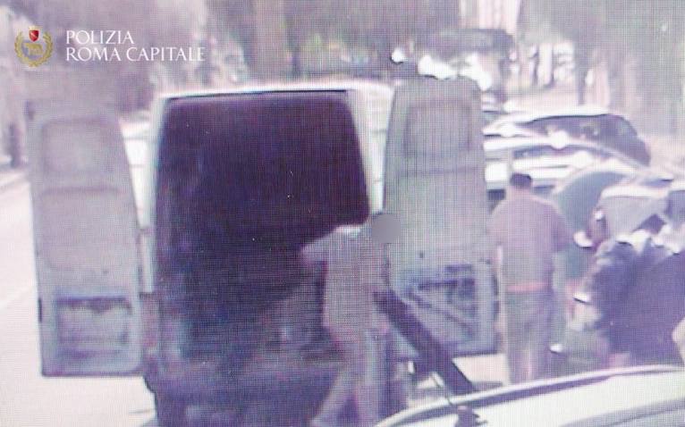 Scaricatore abusivo di rifiuti a Roma
