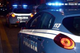 Arrestato dalla polizia un 54enne pluripregiudicato che nonostante il divieto di avvicinamento è stato trovato sotto casa dell'ex