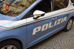 polizia macchina