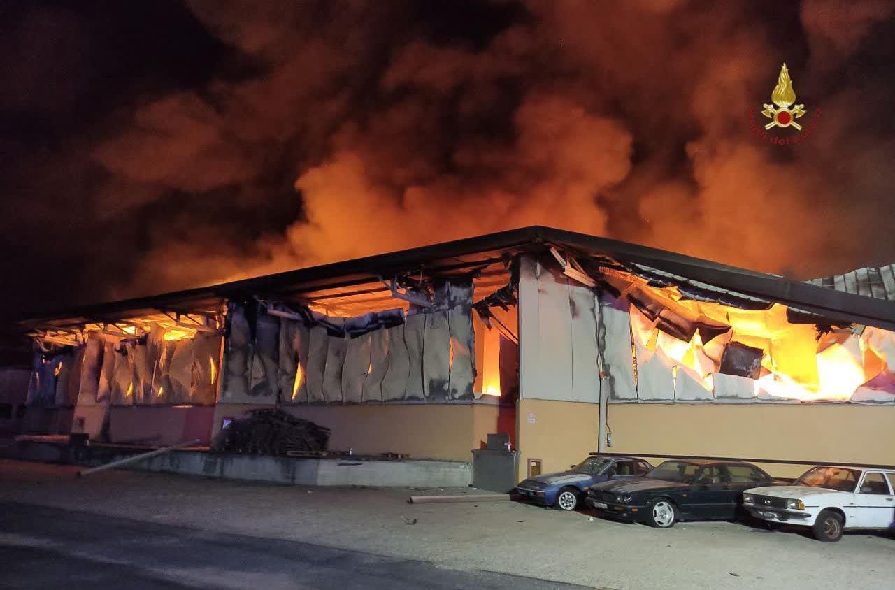 incendio Pomezia via di Valle Caia