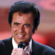 Little Tony durante un'esibizione live