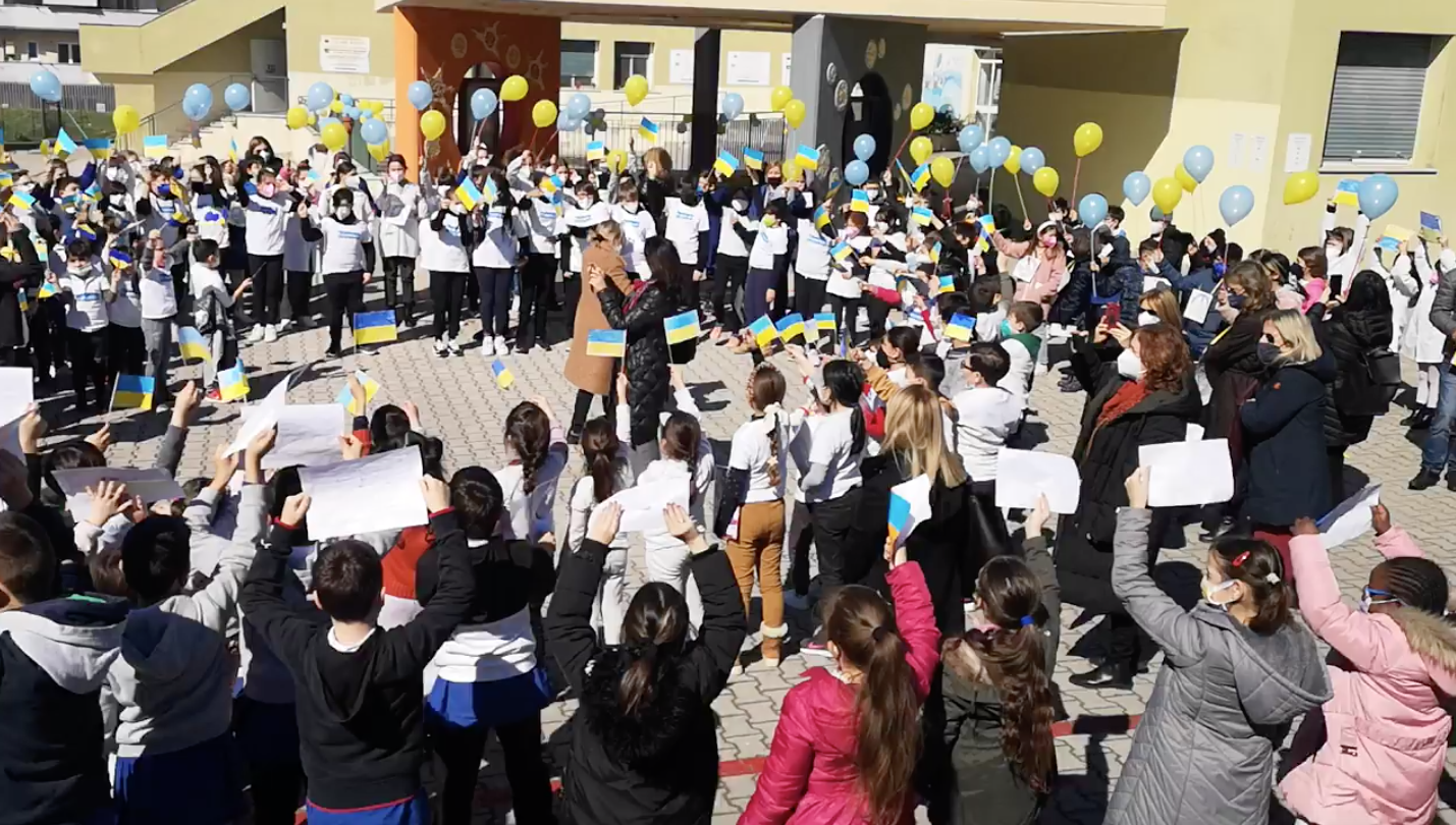 manifestazione a scuola guerra ucraina
