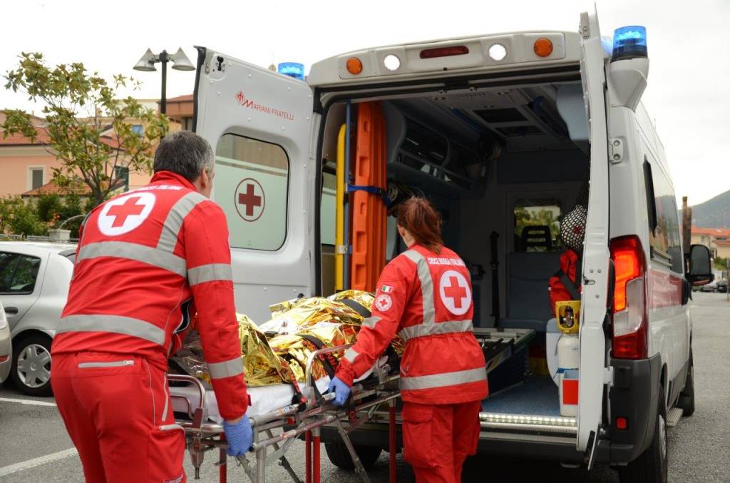 Soccorso ambulanza servizio ares 118 ancora appaltato ai privati