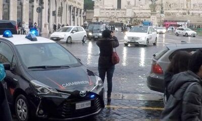 Roma, controlli dei carabinieri che hanno condotto all'arresto di diverse persone per furto aggravato