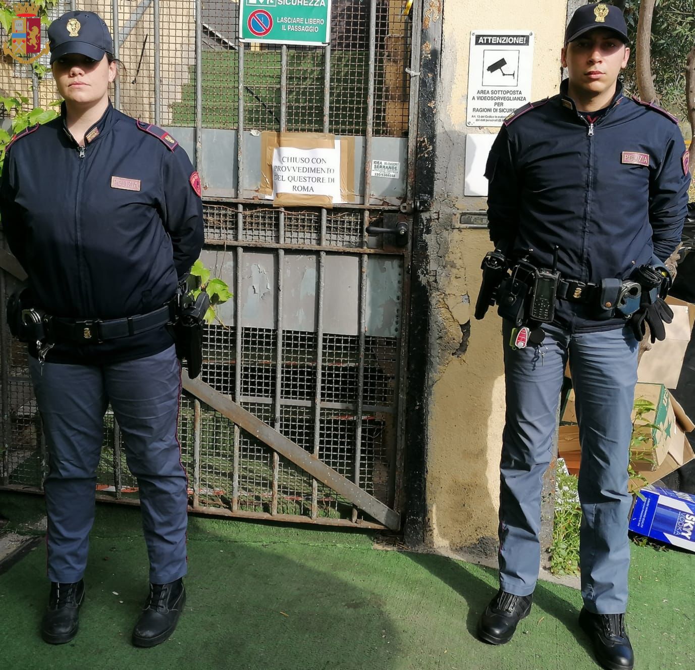 Agenti di polizia per la chiusura di un locale a Testaccio