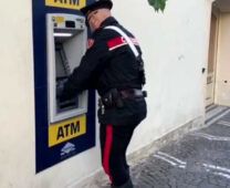 Carabiniere intervenuto alla Garbatella per l'uomo che aveva rapinato una donna all'ATM