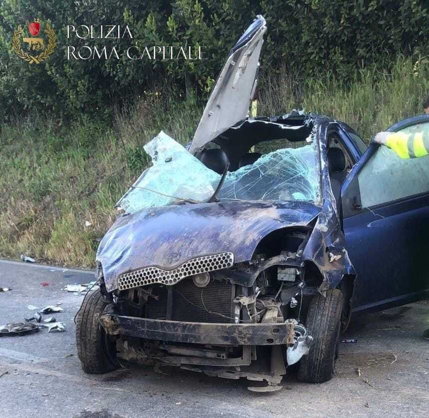 incidente mortale in via Boccea, auto distrutta