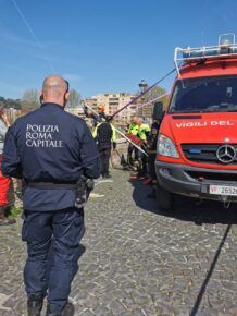 Moto finita nel Tevere a Roma