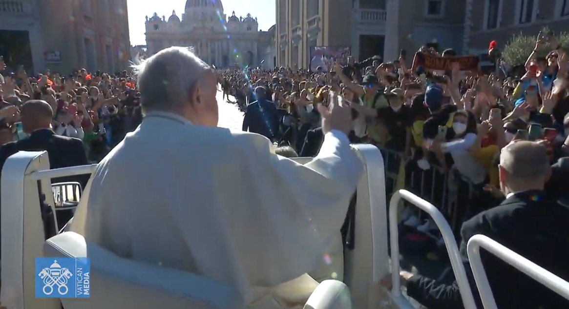 Papa Francesco a San Pietro per la messa della domenica