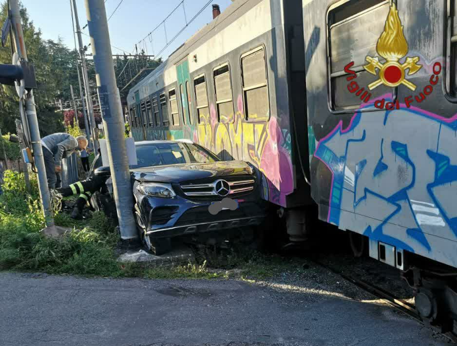 Incidente auto-treno