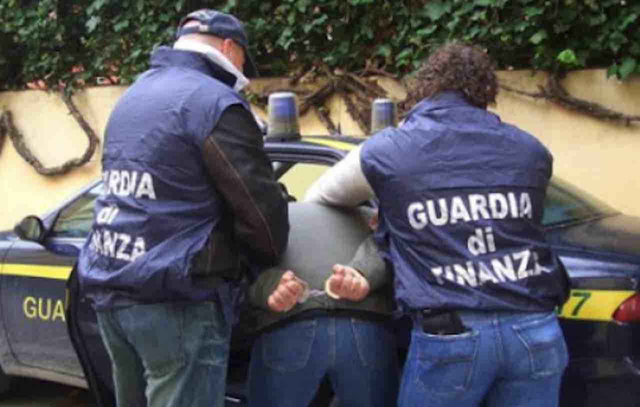 Guardia di finanza arresto per frode fiscale scoperta a Roma