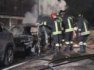 auto a fuoco querceto a Pomezia