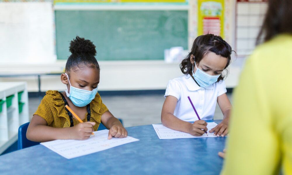 La maestra terrorizzava i bambini con metodi educativi a dir poco discutibili. Domani la prima udienza per decidere del processo