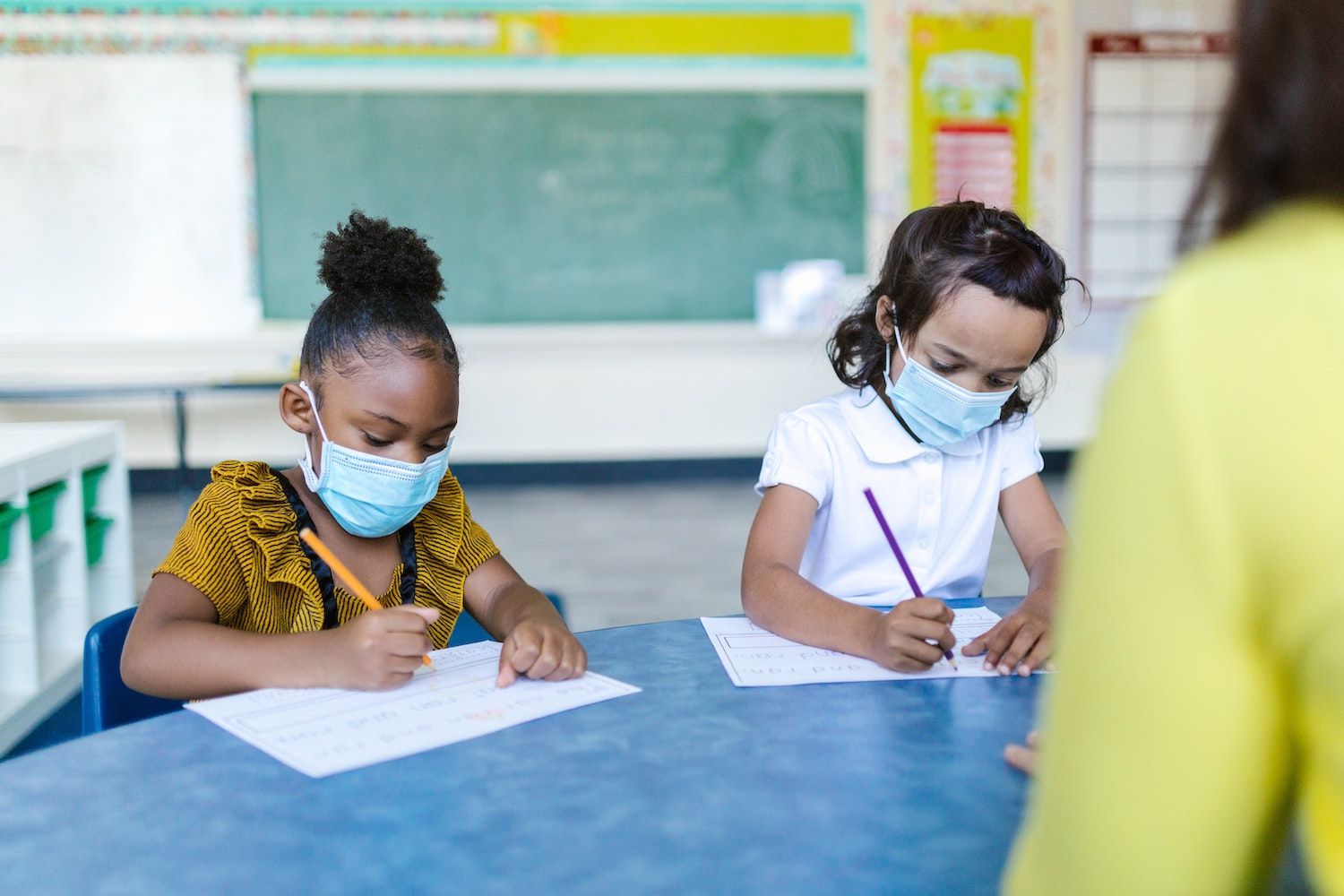 La maestra terrorizzava i bambini con metodi educativi a dir poco discutibili. Domani la prima udienza per decidere del processo