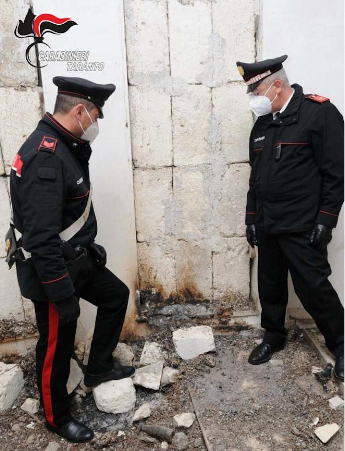 carabinieri cucciolo bruciato