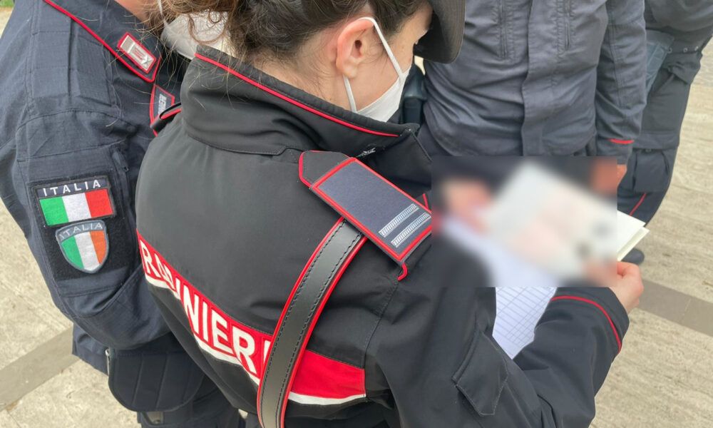 controlli dei carabinieri a seguito di un maxi blitz all'Esquilino