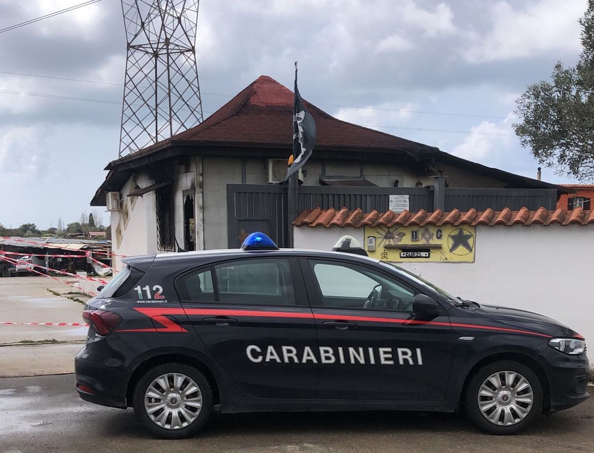 incendio Aprilia morte carbonizzate due persone