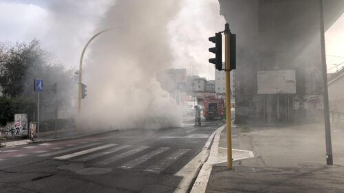 incendio mezzo AMA via Prenestina a Roma