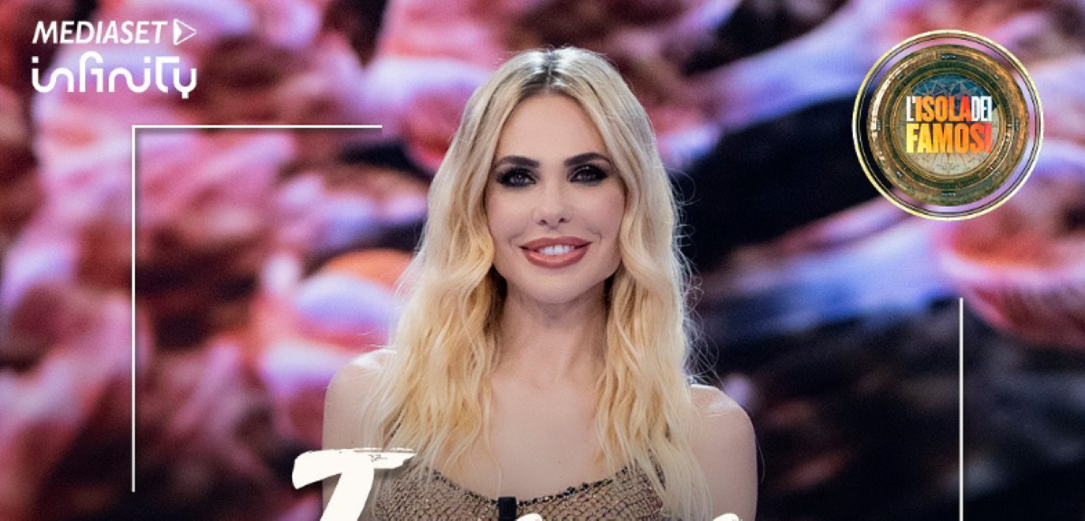 Ilary Blasi che presenta la finale dell'Isola dei Famosi 2023