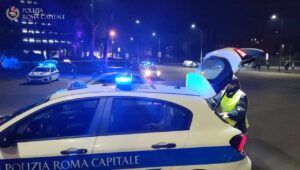 roma 25enne tenta il suicidio