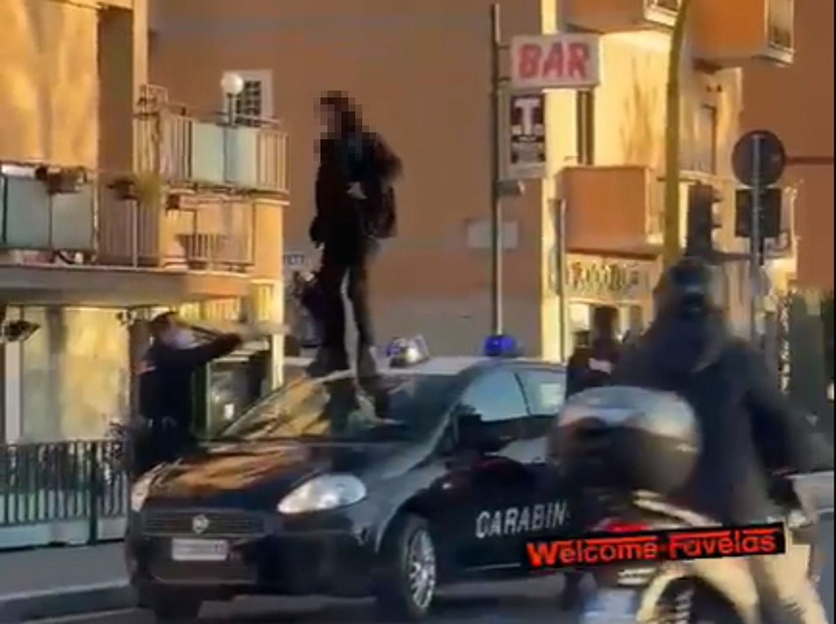 ragazza gazzella carabinieri