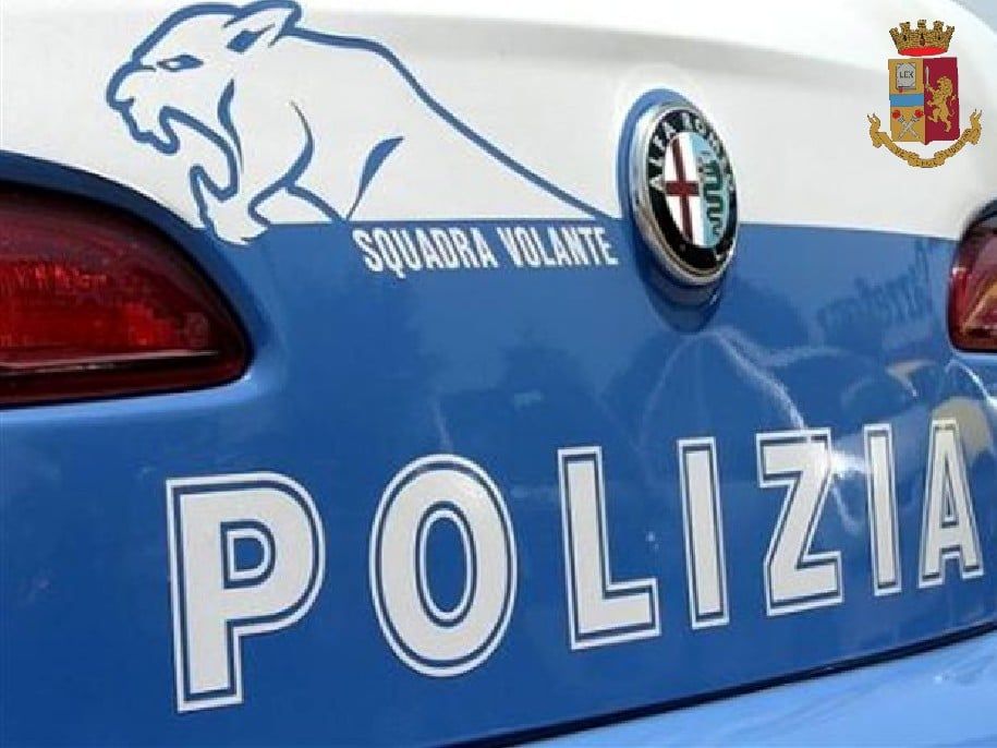 Roma rubano furgone cisterna e aggrediscono agenti