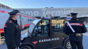 Controlli dei carabinieri, blitz alla stazione Termini: identificate oltre 150 persone