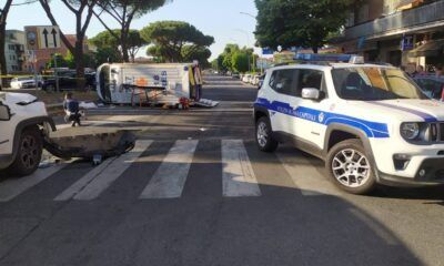 Roma, incidente Jeep ambulanza: mezzo di soccorso ribaltato e tre persone ferite
