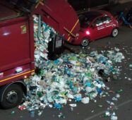 camion ama perde carico in via conca d'oro a Roma