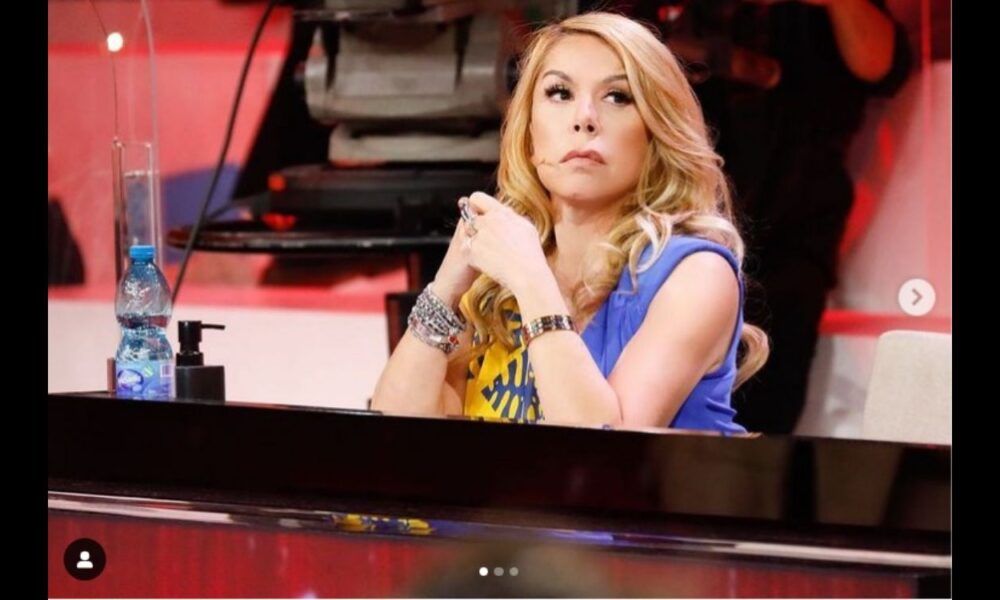 Anna Pettinelli lascia Amici: al suo posto Alessandra Amoroso Anna Pettinelli lascia Amici: al suo posto Alessandra Amoroso