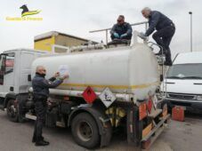 Scoperta autocisterna con 1700 litri di carburante contrabbando