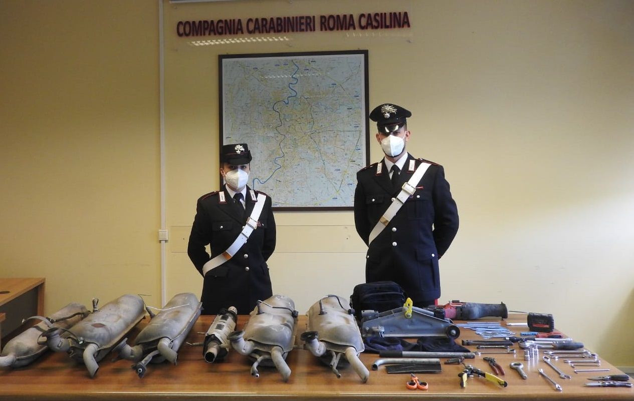 Furto di marmitte, il bottino sequestrati dai Carabinieri